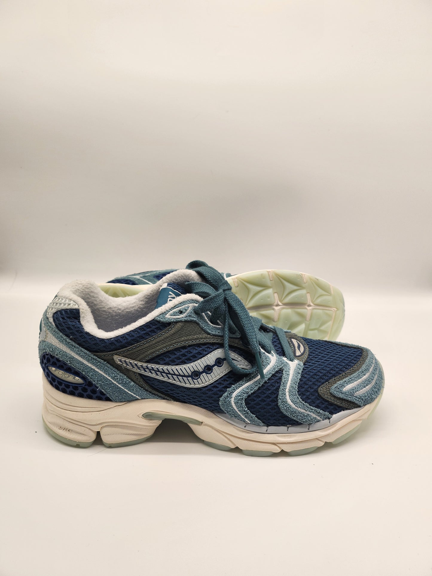 Saucony x END. ProGrid Triumph 4